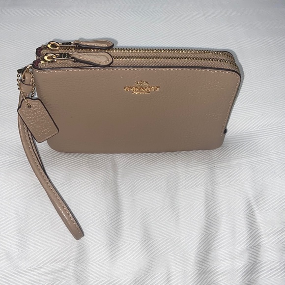Coach Handbags - COACH Double Corner Zip Wristlet